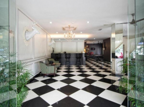 Luscious Hotel